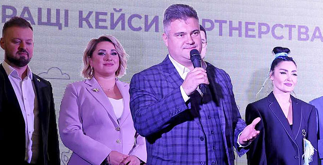 Роман Лелюк, директор Департаменту суспільних комунікацій КМДА: «Свої заслужені відзнаки отримали ТОП-100 кращих та успішних ініціатив, які спільно з містом працюють на прискорення нашої перемоги та подолання наслідків війни...»